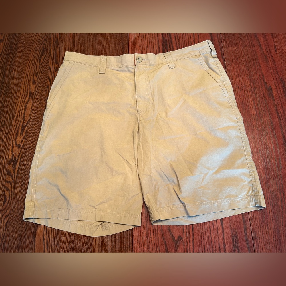 Columbia Men's Tan Flat Front Shorts 38” x10” inseam khaki lightweight hiking
